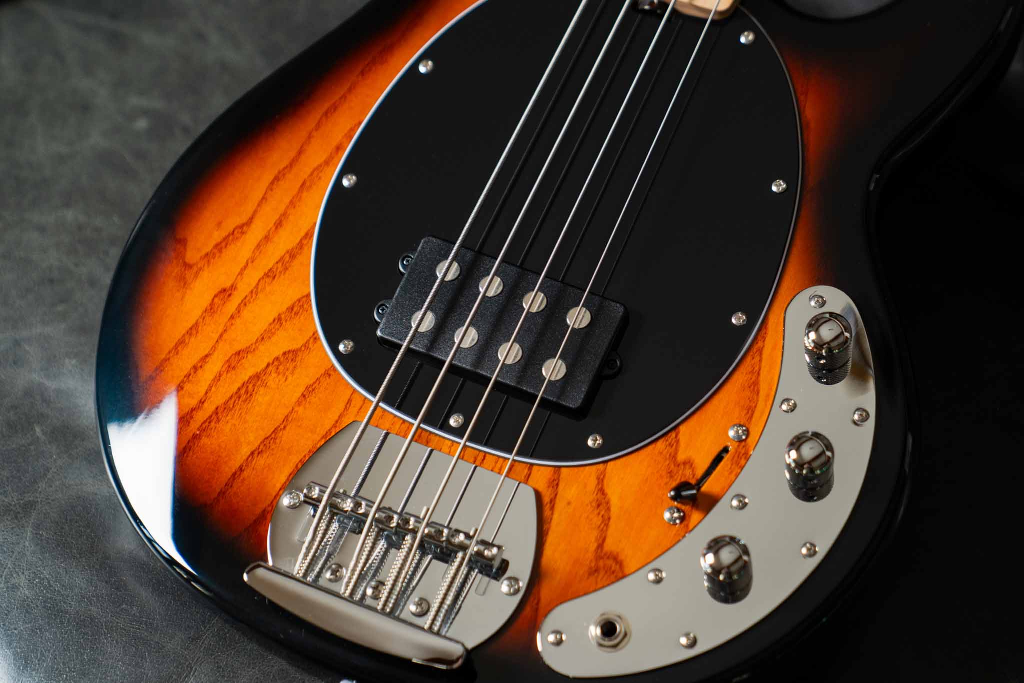 StingRay Plus SUB Série Sterling by Music Man 4 cordes Vintage Sunburst