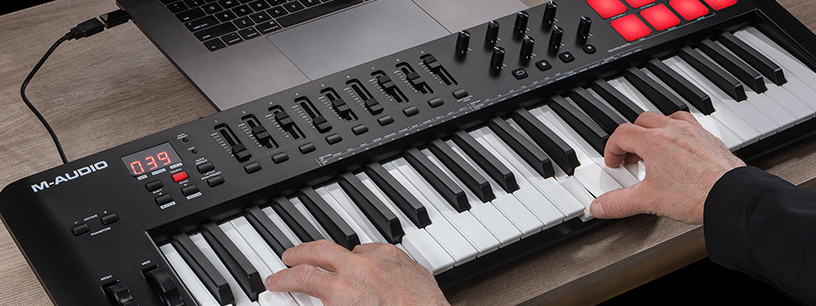 clavier MIDI USB 25 touches de piano avec pads M-Audio Oxygen 25 V Clavier maître modes Smart Chord & Scale arpégiateur et logiciels inclus 