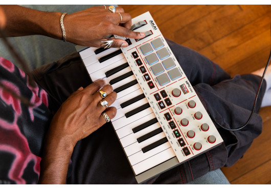 MPKMINI4-W AKAI PROFESSIONAL CLAVIERS MAITRES MPKMINI4-W