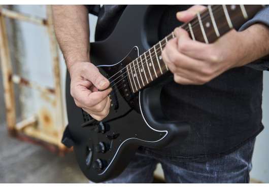 EKO GUITARES ÉLECTRIQUES ST300-STHBLK